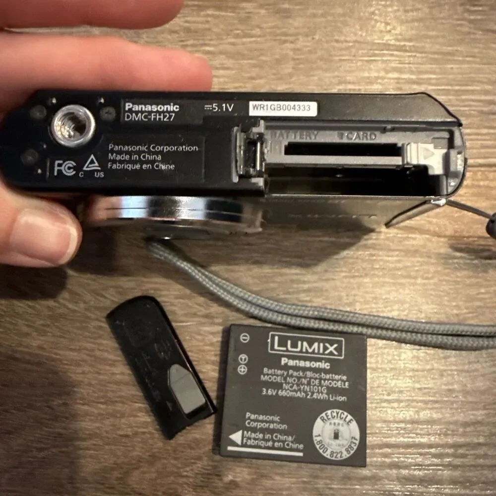 Panasonic LUMIX DMC-FH27 16MP Digital Camera Tested Battery